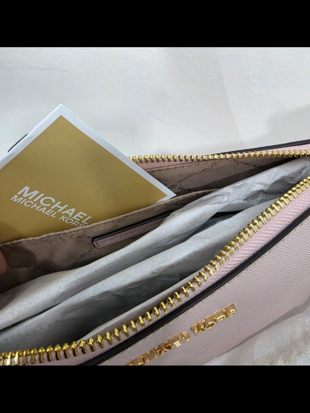 MICHAEL KORS Med Pouchette - Picture 7 of 10